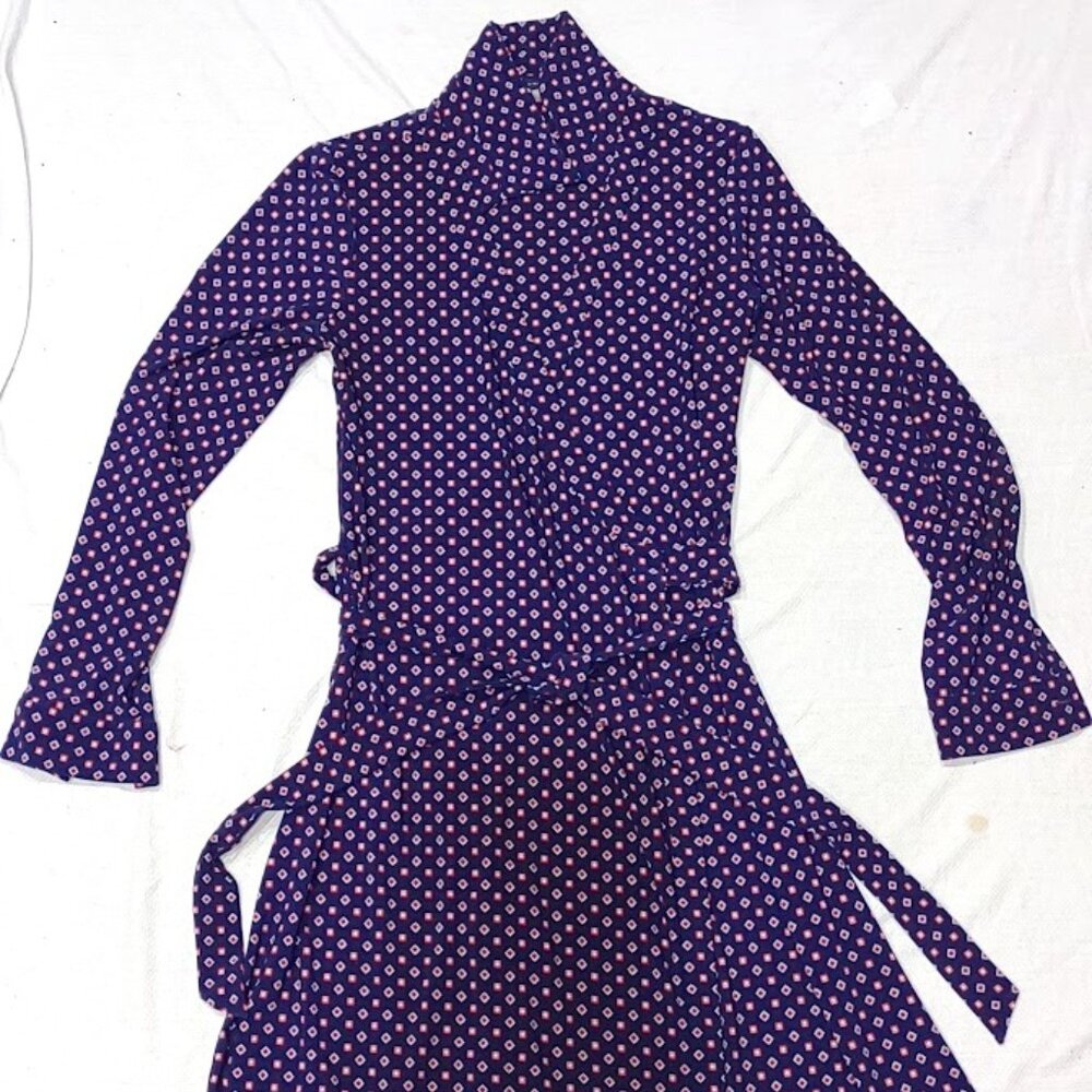 TOMMY HILFIGER SMALL PRINT ON NAVY BLUE LONG SLEEVED WRAP DRESS LIKE NEW SIZE 8